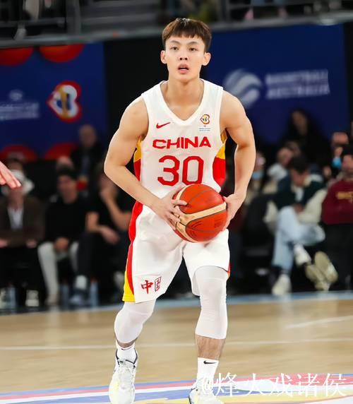 争议判罚引热议!徐杰受伤始末披露,杜锋徐杰赛后表态获赞 争议判罚引热议!徐杰受伤始末披露,杜锋徐杰赛后表态获赞