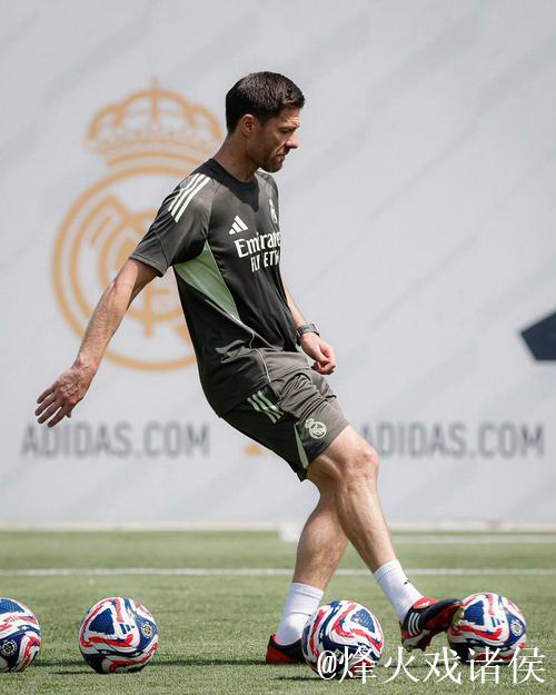 皇马希望在成绩允许的前提下留住阿隆索，但几乎没有犯错余地