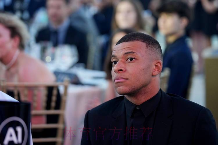不欢而散?队报:巴黎决定再扣掉姆巴佩5月的工资 不欢而散?队报:巴黎决定再扣掉姆巴佩5月的工资